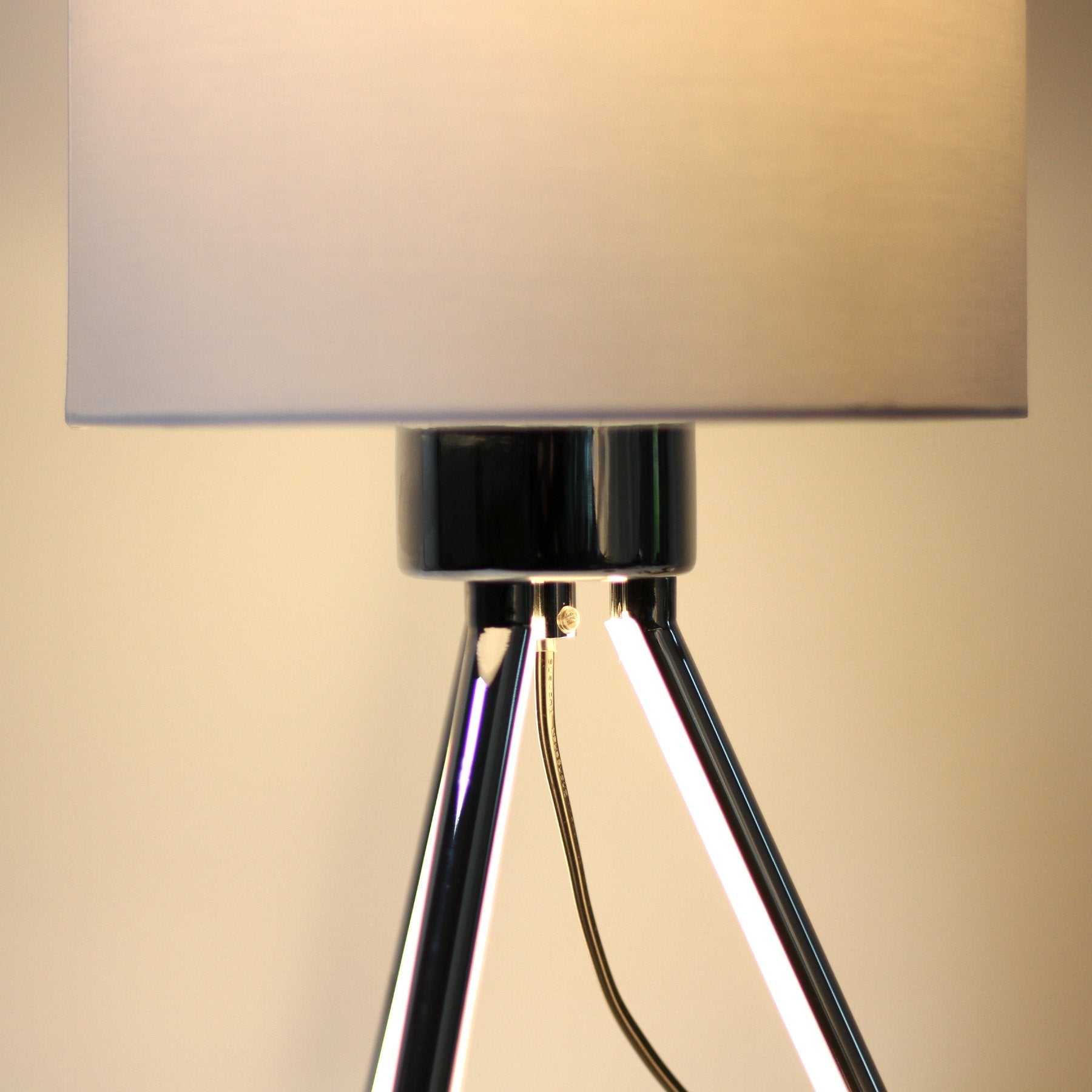 Sylive Table Lamp - Johnny Boy